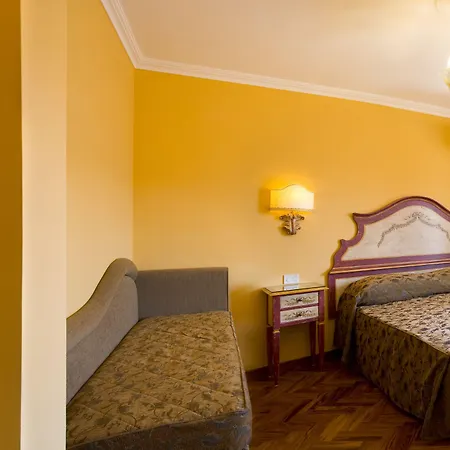 Palazzo Guardati מלון 4*