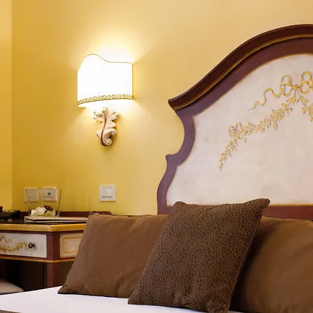 מלון Palazzo Guardati 4*