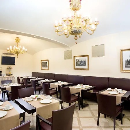 Palazzo Guardati מלון 4*