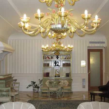 מלון Palazzo Guardati 4*