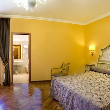 Palazzo Guardati מלון 4*
