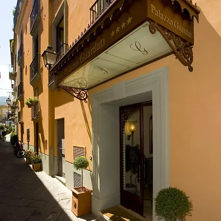 Hotel Palazzo Guardati 4*