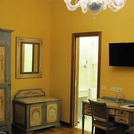 Palazzo Guardati מלון 4*