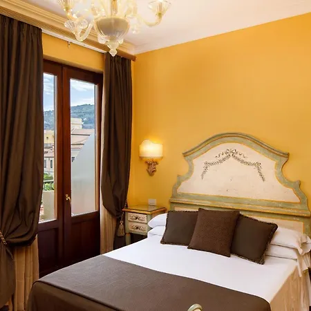 Palazzo Guardati מלון 4*